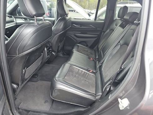 Used 2024 Jeep Grand Cherokee Altitude image 14