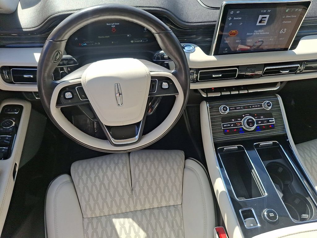 Certified 2023 Lincoln Aviator Black Label w/ Dynamic Handling Package AWD/4WD image 12