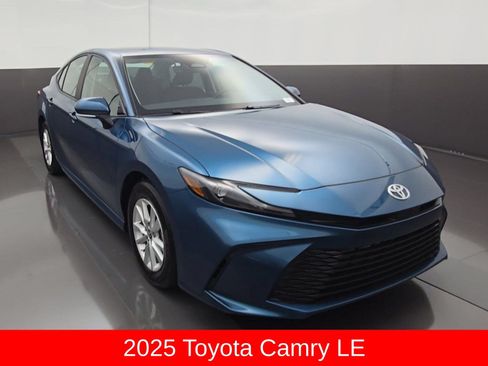 Used 2025 Toyota Camry LE w/ Convenience Package FWD image 1