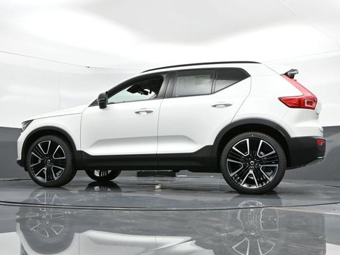 New 2025 Volvo XC40 B5 Plus w/ Climate Package AWD/4WD image 45