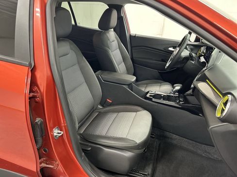 Certified 2024 Chevrolet Trax LT w/ LT Convenience Package FWD image 22