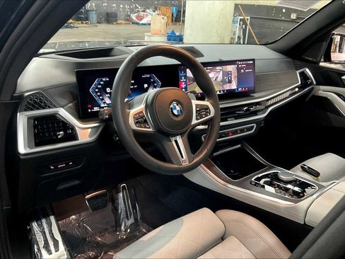 Used 2025 BMW X5 M60i w/ Climate Comfort Package image 17