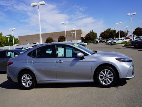 Used 2025 Toyota Camry LE w/ Convenience Package AWD/4WD image 4