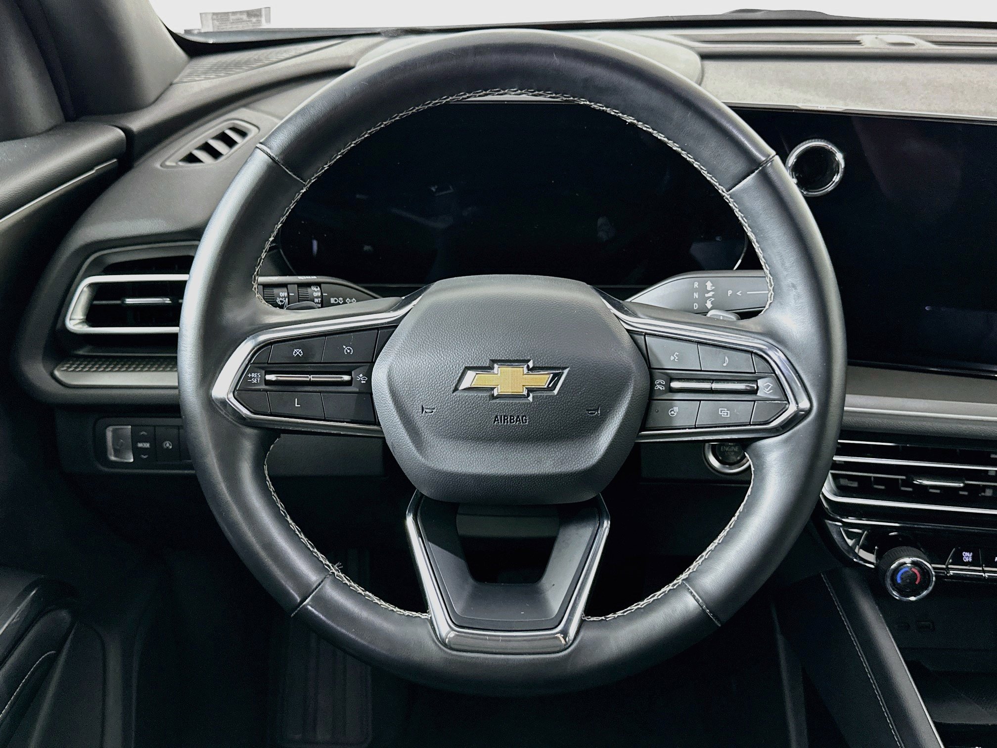 Used 2025 Chevrolet Traverse LT FWD image 18
