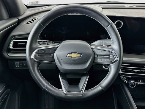 Used 2025 Chevrolet Traverse LT FWD image 18