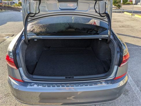 Used 2021 Volkswagen Passat 2.0T SE image 11