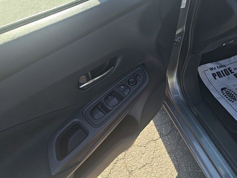 Used 2021 Nissan Versa SV FWD image 8