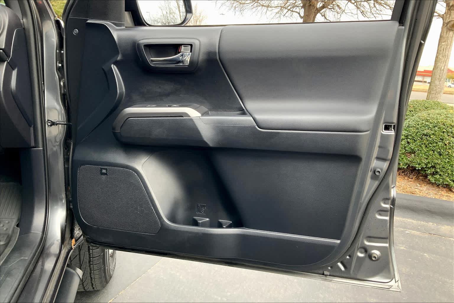 Used 2019 Toyota Tacoma TRD Sport w/ TRD Premium Sport Package RWD image 23