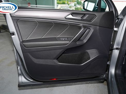Used 2022 Volkswagen Tiguan SE FWD image 11