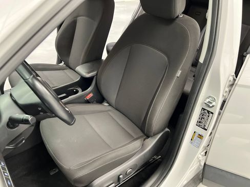 Used 2024 Hyundai Kona SEL FWD image 11
