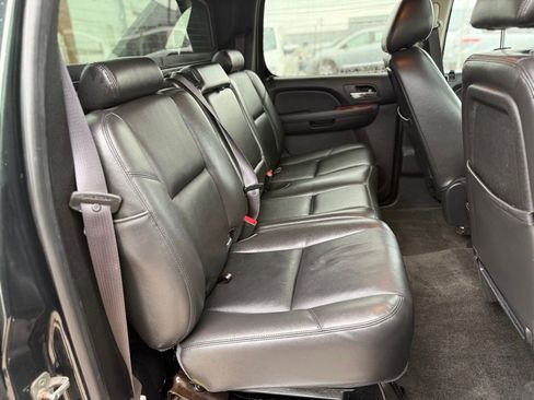 Used 2013 Chevrolet Avalanche LTZ AWD/4WD image 18