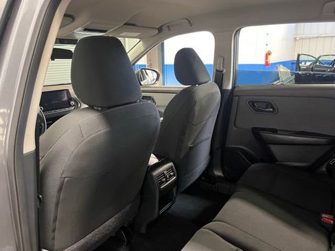 Used 2023 Nissan Rogue S image 17