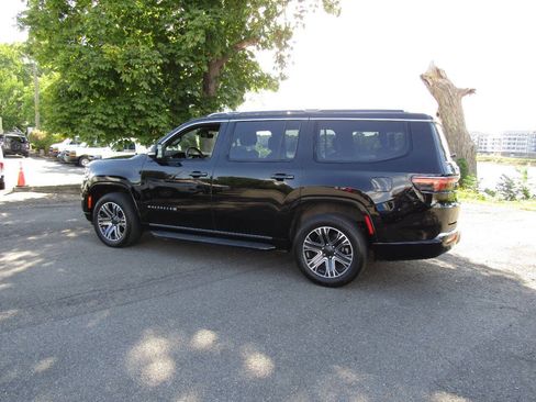 Used 2024 Jeep Wagoneer Series II AWD/4WD image 5