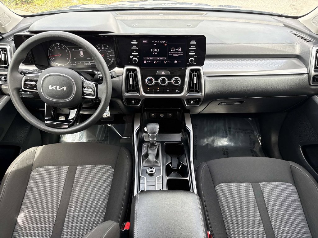 Used 2023 Kia Sorento LX FWD image 18