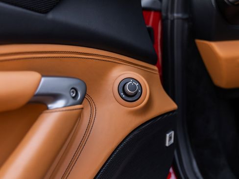 Used 2021 Ferrari F8 Tributo image 28