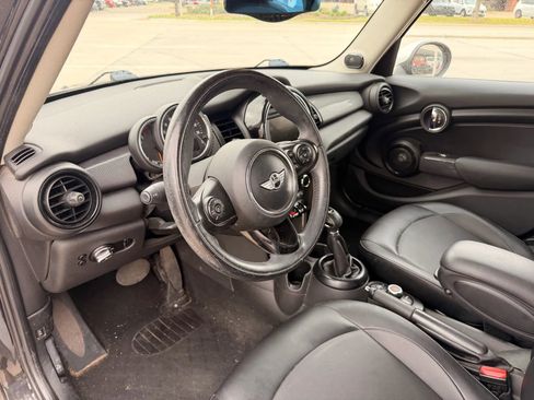 Used 2017 MINI Cooper 4-Door Hardtop image 10