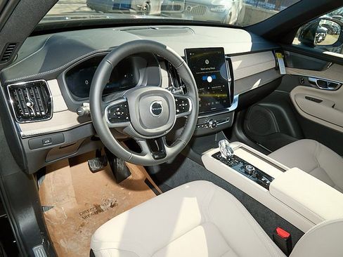 New 2026 Volvo XC90 B6 Plus w/ Protection Package image 12