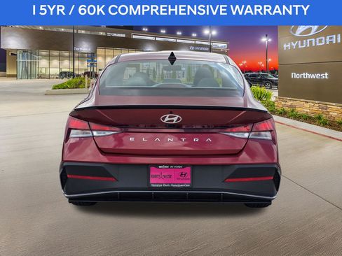 Used 2025 Hyundai Elantra Sport image 8