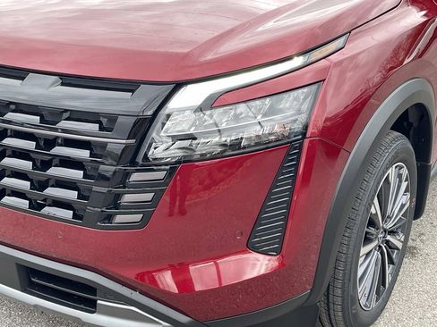 New 2026 Nissan Pathfinder Platinum AWD/4WD image 9