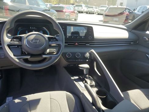 New 2026 Hyundai Elantra SE FWD image 9