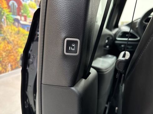 New 2026 Chrysler Pacifica Select w/ S Appearance Package image 40