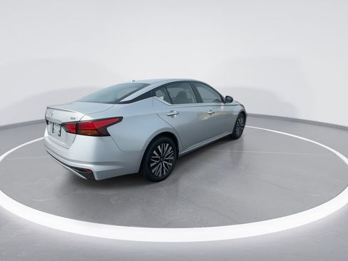 Used 2024 Nissan Altima 2.5 SV FWD image 8