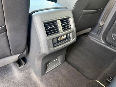 Used 2023 Volkswagen Atlas SE w/ Panoramic Sunroof Package image 29