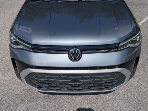 Used 2025 Volkswagen Taos SE w/ Panoramic Sunroof Package FWD image 12