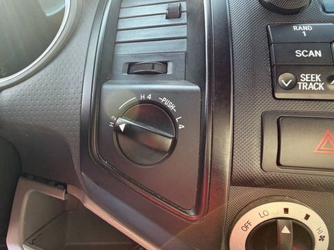 Used 2011 Toyota Tacoma 4x4 Regular Cab image 17