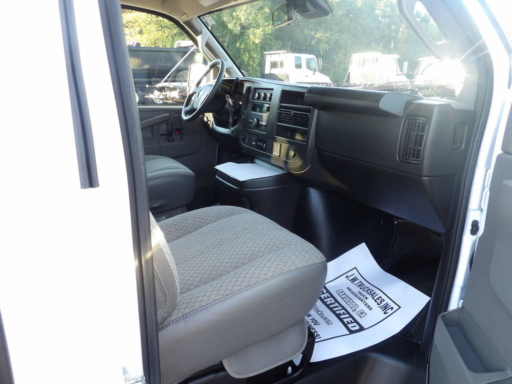 Used 2025 Chevrolet Express 3500 LT w/ LT Preferred Equipment Group RWD image 34