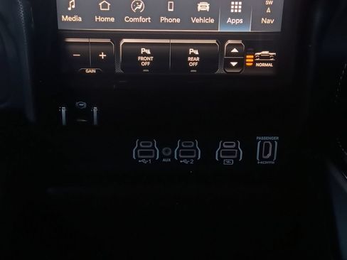 Used 2025 RAM 1500 Limited AWD/4WD image 10