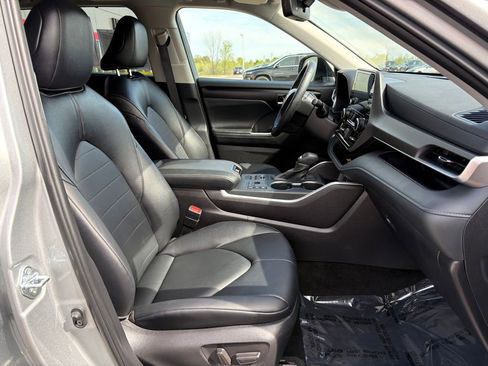 Certified 2025 Toyota Highlander XLE AWD/4WD image 16