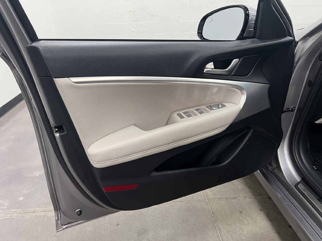 Used 2023 Genesis G70 2.0T RWD image 12