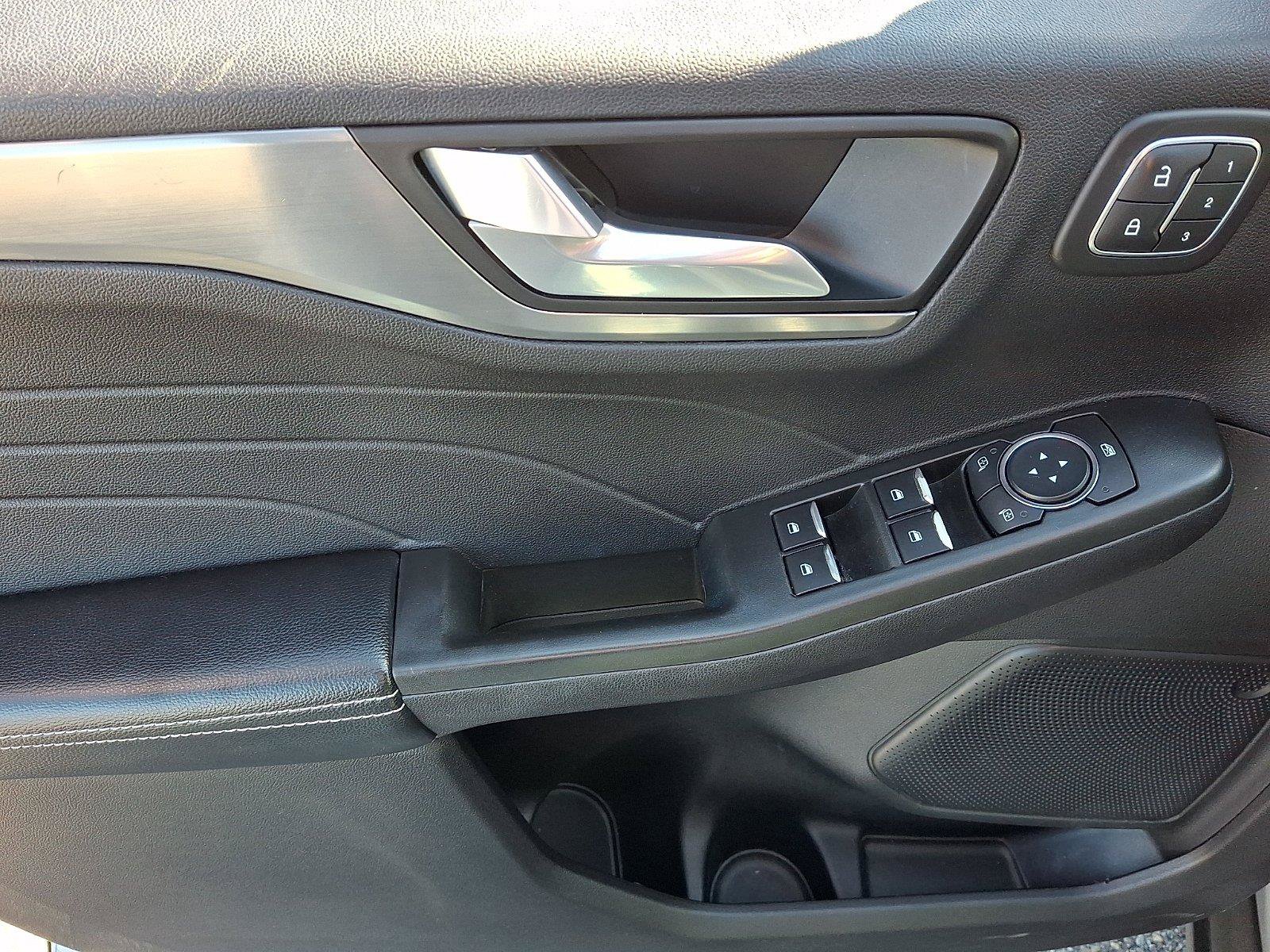 Used 2022 Ford Escape Titanium AWD/4WD image 13