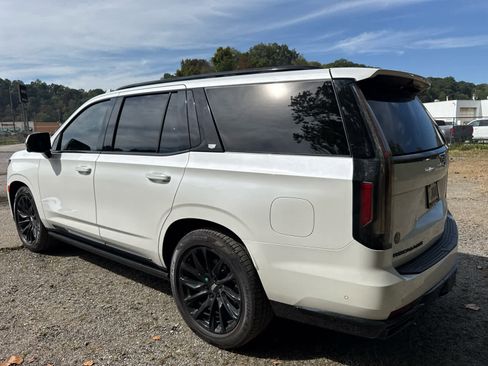 Used 2023 Cadillac Escalade Sport Platinum w/ LPO, ONYX Package image 4