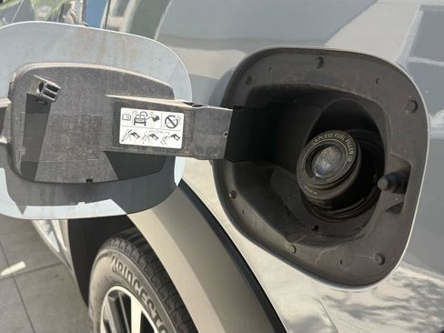 Used 2023 Nissan Pathfinder Platinum FWD image 14