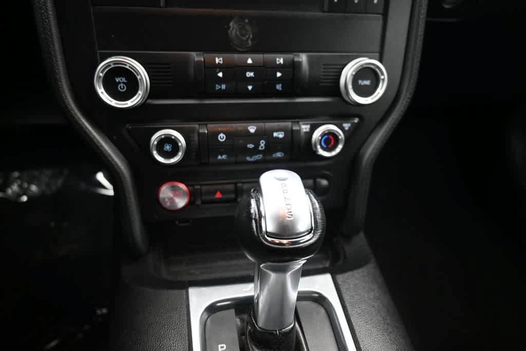 Used 2019 Ford Mustang Convertible RWD image 17