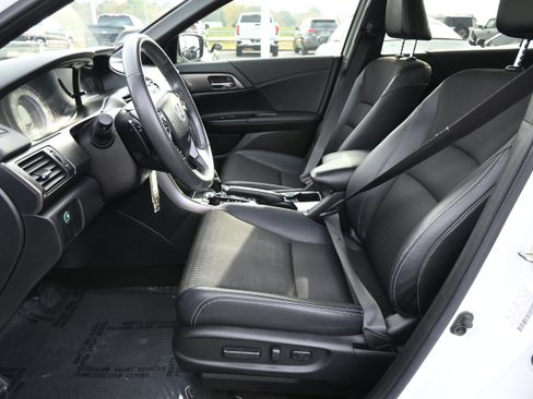 Used 2017 Honda Accord Sport image 13