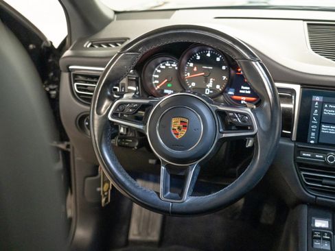 Certified 2020 Porsche Macan AWD/4WD image 25