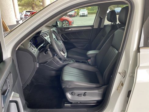 Certified 2023 Volkswagen Tiguan SE FWD image 26