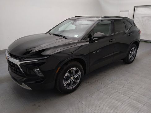 Used 2024 Chevrolet Blazer LT w/ Convenience Package FWD image 2