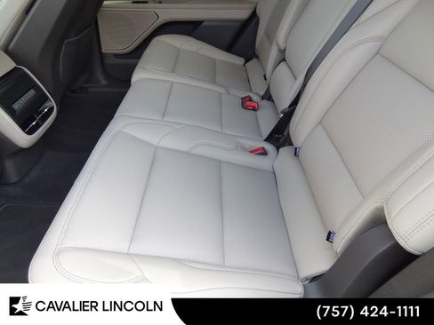 Certified 2025 Lincoln Nautilus Premier AWD/4WD image 8