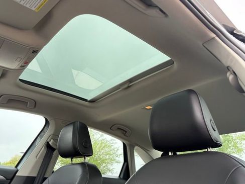 Used 2023 Volkswagen Jetta SE w/ Panoramic Sunroof Package image 14