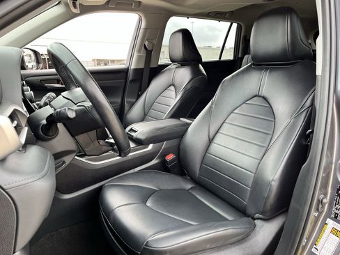 Used 2023 Toyota Highlander XLE image 23