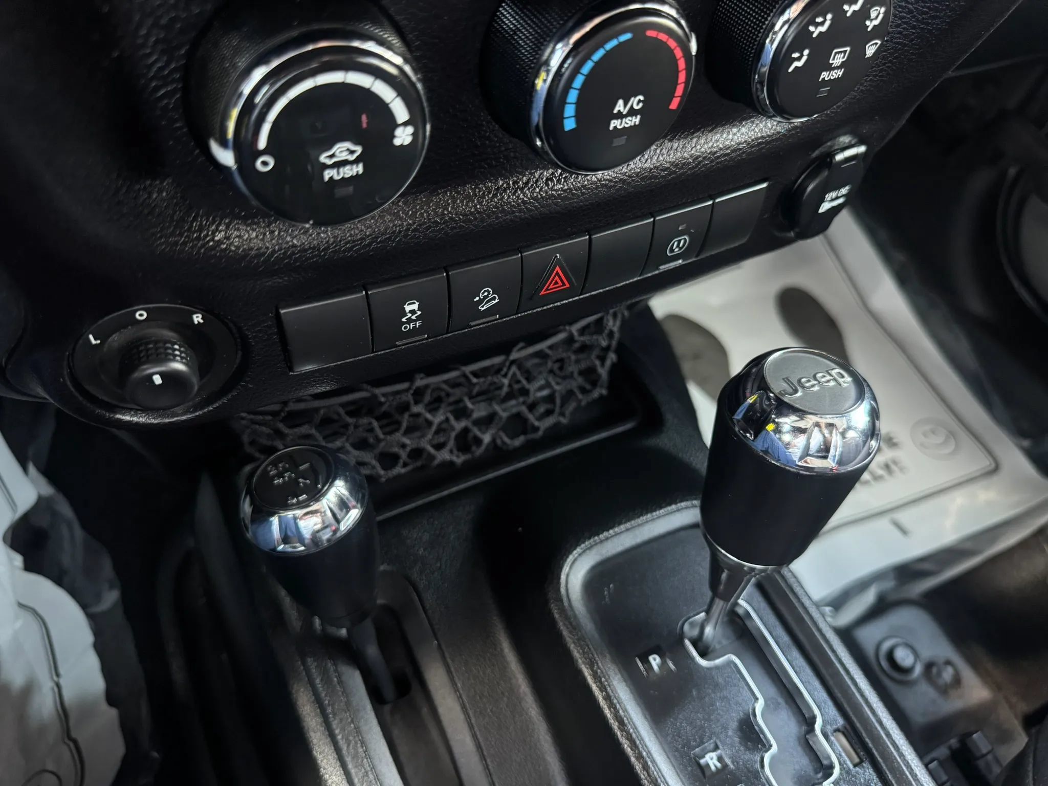 Used 2017 Jeep Wrangler Unlimited Rubicon w/ Connectivity Group AWD/4WD image 17