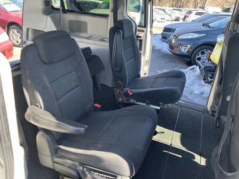 Used 2010 Dodge Grand Caravan SE image 30