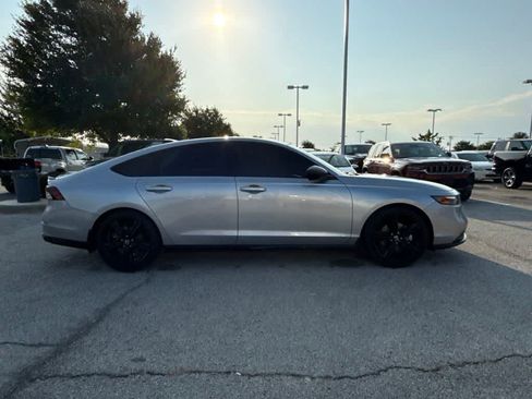 Used 2025 Honda Accord Sport image 6