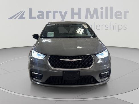 Used 2025 Chrysler Pacifica Select FWD image 8