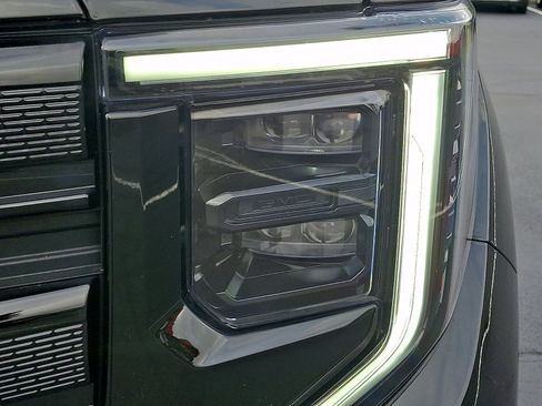 Used 2024 GMC Sierra 1500 Elevation AWD/4WD image 9