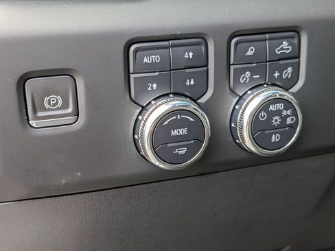Used 2023 GMC Sierra 1500 Denali w/ Technology Package AWD/4WD image 17